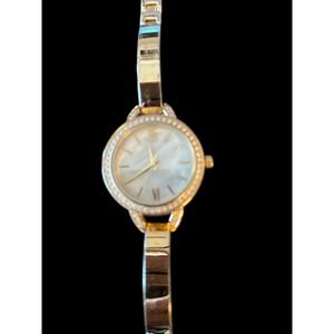DMQ CZ Womens Gold Tone Watch Crystal Bezel Mother-of-Pearl Dial Needs Battery